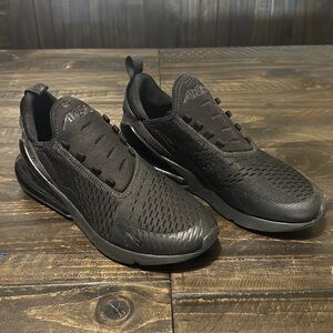 Men’s Nike Airmax270 all black.
